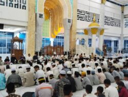 Nur Alam Gelar Buka Puasa Bersama Ratusan Santri dan Anak Yatim di Masjid Al Alam Kendari