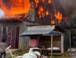 Kebakaran Hebat di Watopute, Rumah Dua Lantai Ludes Dilalap Api, Kerugian Capai Rp250 Juta