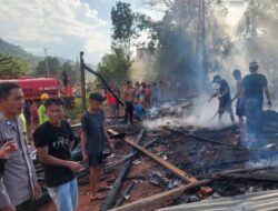 Diduga Akibat Obat Nyamuk Bakar, Dua Rumah di Routa Konawe Ludes Dilalap Api