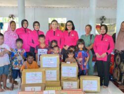 Bhayangkari Sultra Salurkan 150 Paket Bantuan untuk Korban Banjir di Bantaran Kali Wanggu