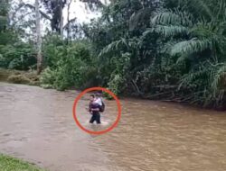 Demi Sekolah, Pelajar di Perbatasan Koltim-Kolaka Rela Terobos Banjir dan Pertaruhkan Nyawa