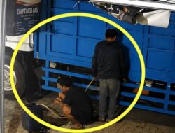 Terekam CCTV, Dua Pria Diduga Kuras Solar Mobil Ekspedisi di Pomalaa