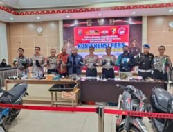 Polda Sultra Gerebek Tiga Lokasi di Kampung Salo, 11 Orang Diamankan dan Sejumlah Barang Bukti Disita