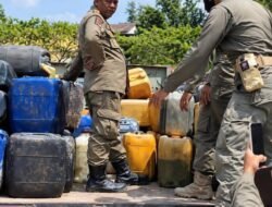 Pemkot Kendari Tertibkan Dugaan Penimbunan BBM Subsidi, Puluhan Jeriken Pertalite dan Drum Solar Diamankan
