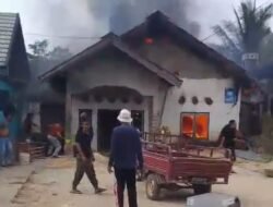 Diduga Dipicu Masalah Rumah Tangga, Pria di Konawe Bakar Rumah Sendiri, Kerugian Rp250 Juta