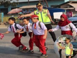 Kapolres Konawe Turun Langsung Atur Lalu Lintas, Prioritaskan Keselamatan Pelajar